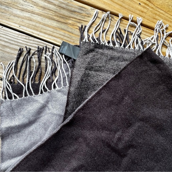 H&M blanket scarf - Picture 5 of 7